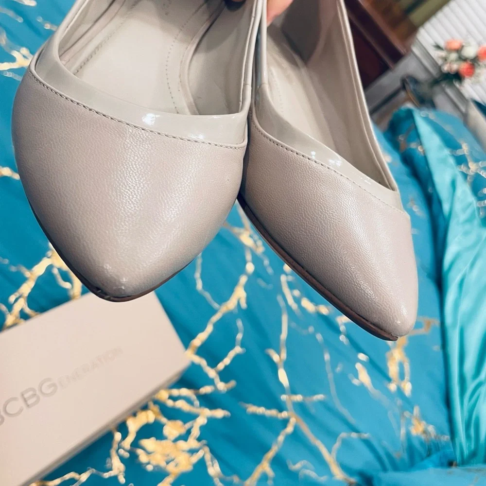 BCBGeneration LIKE NEW flats size 9 - Picture 8 of 14